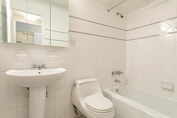 Rented by Stonehenge NYC LLC | media 6