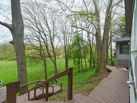 5th image of 10300 Spring Mill Rd