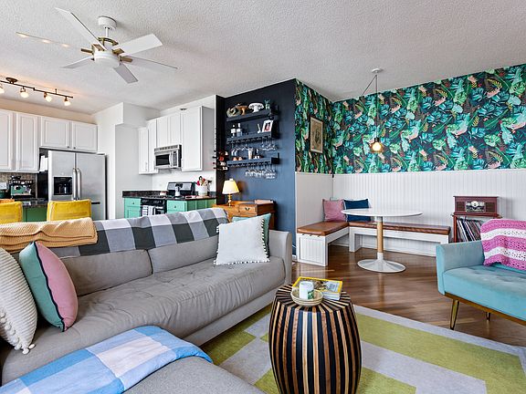 4th image of 1717 S Prairie Ave APT 2004