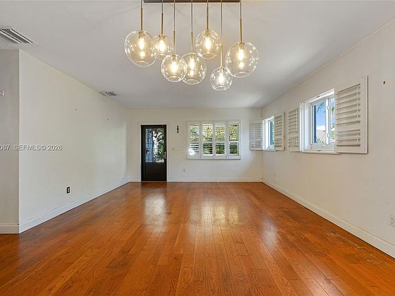 3rd image of 500 Aragon Ave
