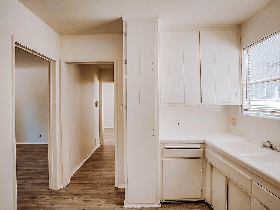 1st image of 7117 Fulton Ave #6