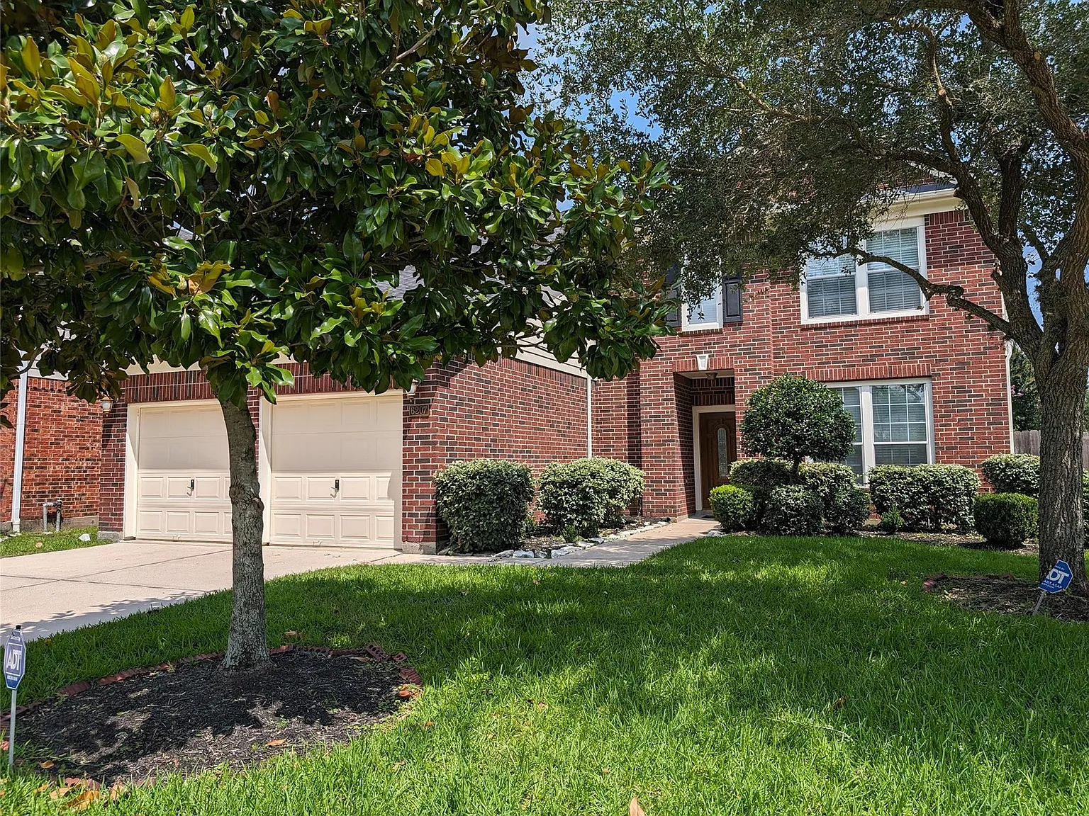 4 bed, 2.5 bath, 2561 sqft, $2,700 — Photo 1