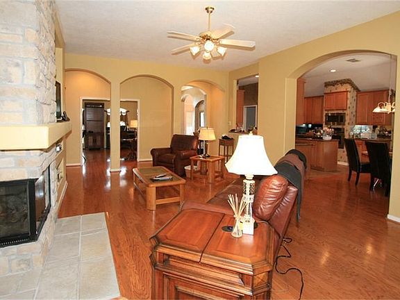 2nd image of 2914 Sandcove Ct