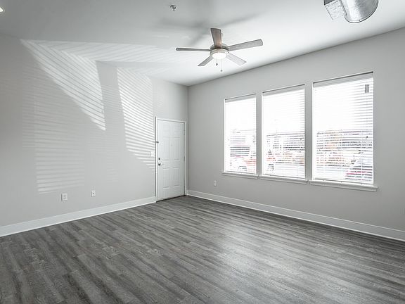 2nd image of 1606 Williams St APT 113