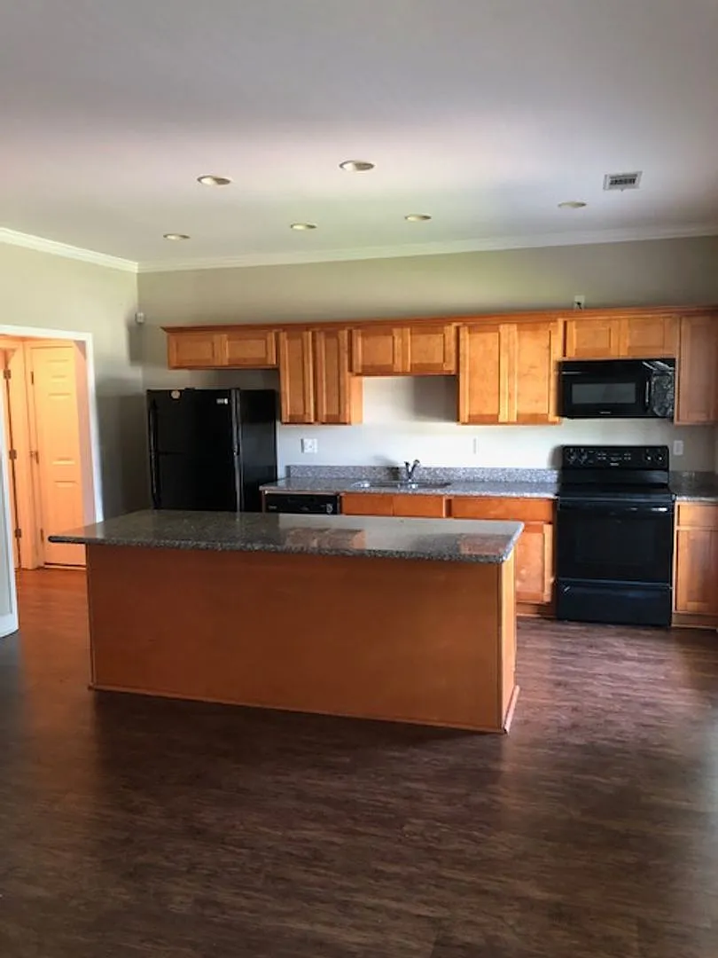Leasing for Fall 2027 2203 Forest Lake Drive 3 Bed/ 3 Bath House — Photo 3