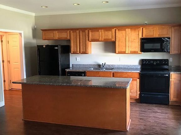 3rd image of 2203 Forest Lake Dr