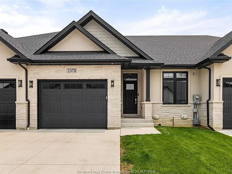 2578 Barkley Ave — Photo 2