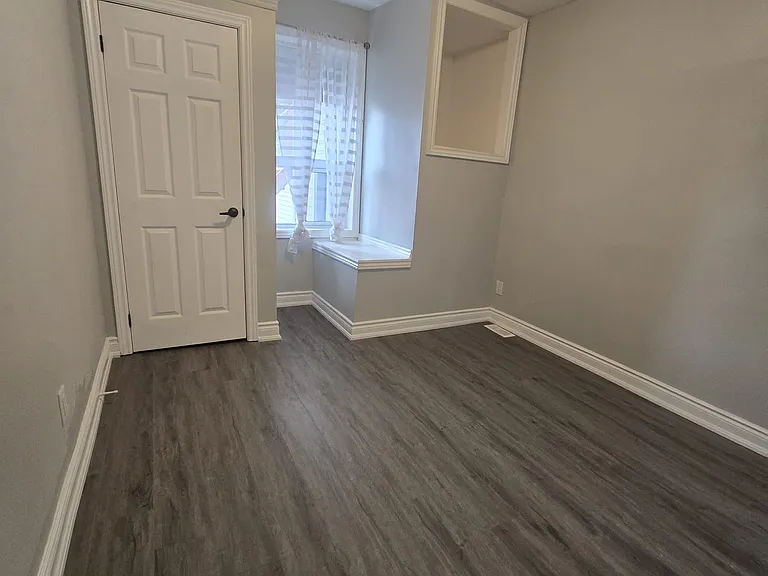 300 Balmoral Ave N #1 — Photo 6