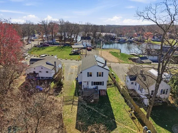 94 Bungalow St, Southwick, MA 01077