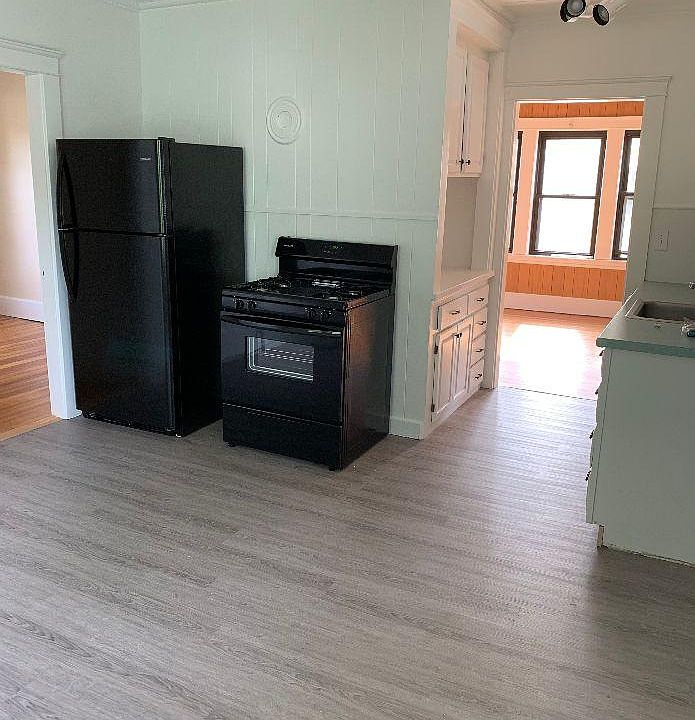 1st image of 68 Blossom St #2