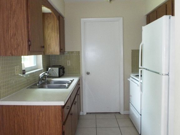 4th image of 414 Canyon Dr S