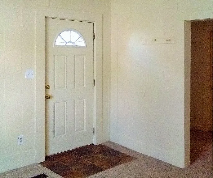 1424 Lyons Ave — Photo 6