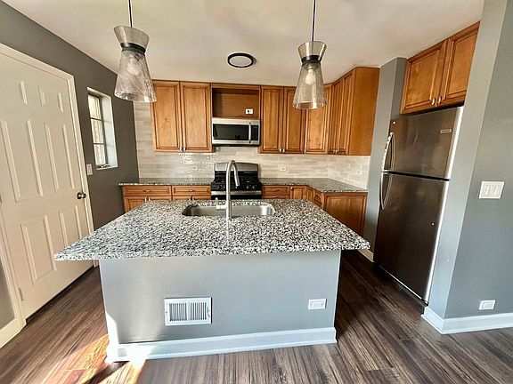 5th image of 746 Walnut St #2E
