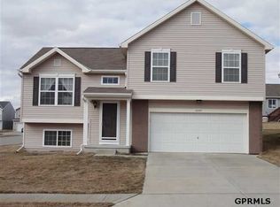 19382 W St, Omaha, NE 68135