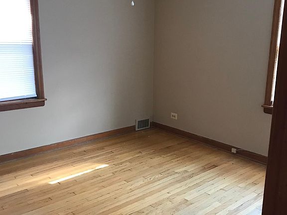 4th image of 2824 W Farragut Ave