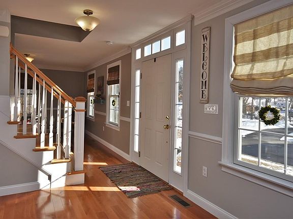 2nd image of 19 Amesbury St