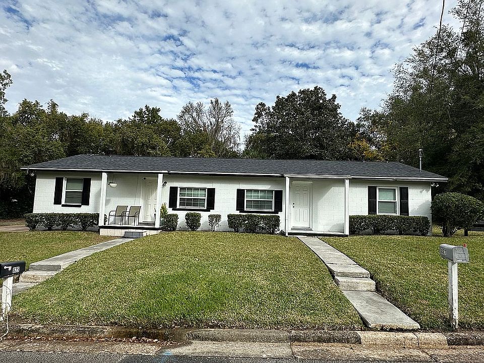 1st image of 825 NE 5th St