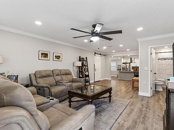 5th image of 703 Bonnieview Rd