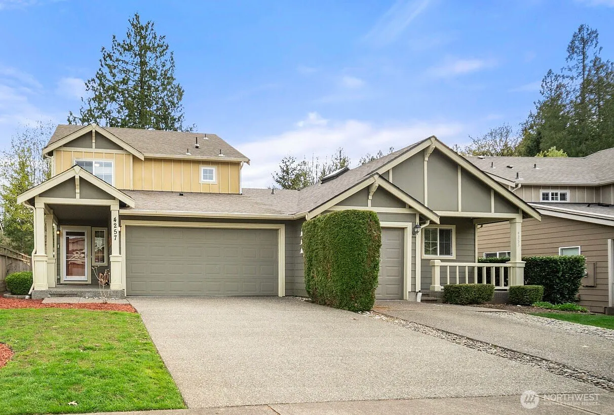 4257 Roxanna Loop SE photo 1