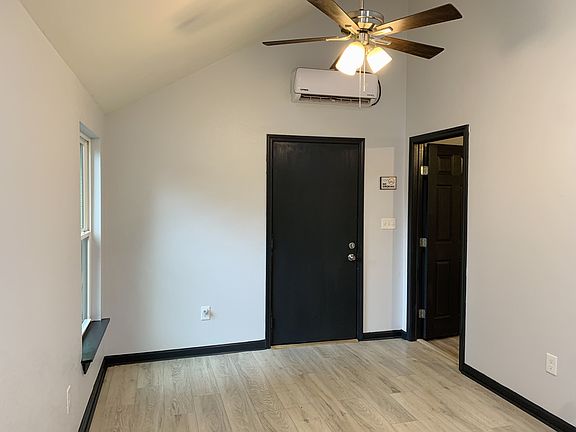 3rd image of 1511 W 1st St
