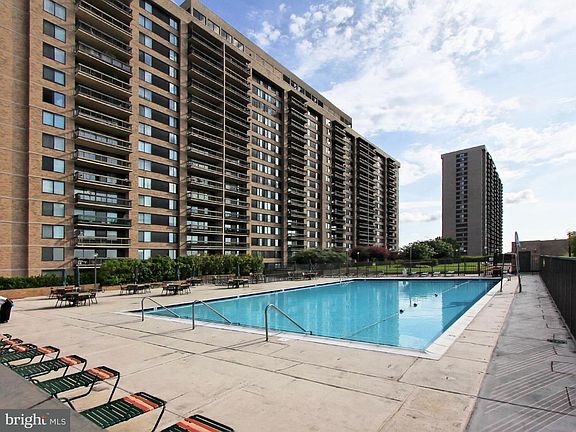 4th image of 3713 S George Mason Dr APT 1303