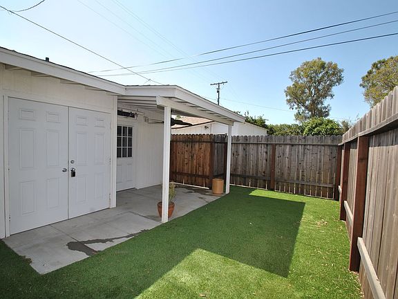 4th image of 3820 Cedar Ave