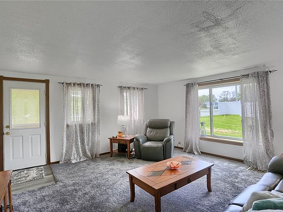 3rd image of 617 Bear Rd
