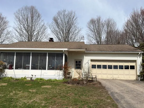 484 School St, Tilton, NH 03276