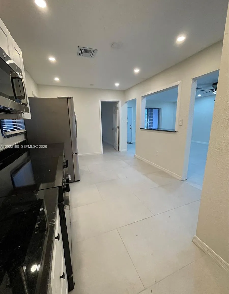 4 bed, 2.0 bath, 1412 sqft, $3,600 — Photo 4