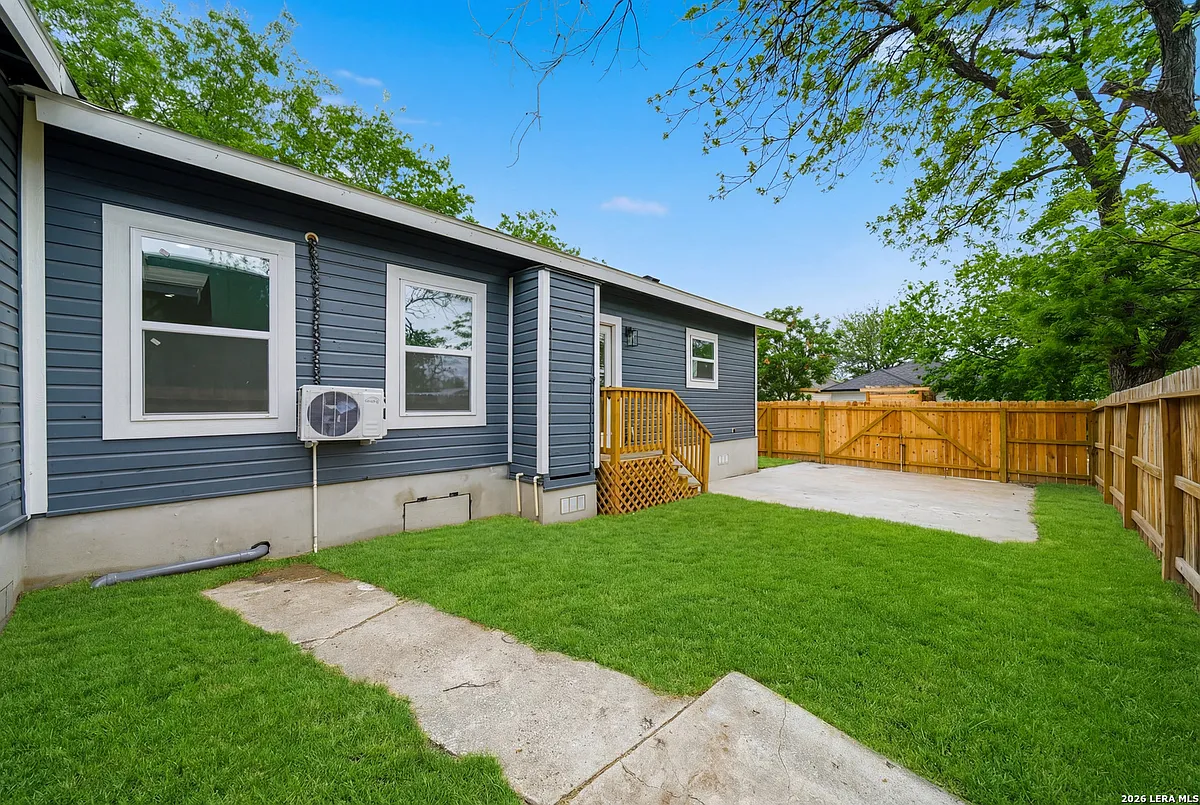 Building Photo - 1225 Burnet St #102