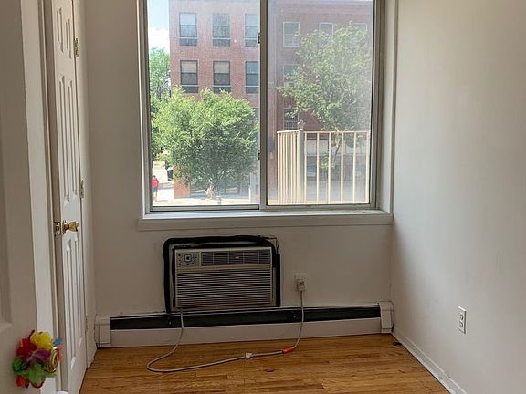 4th image of 218 1st Ave #2A