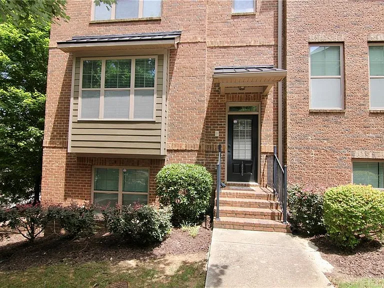 1660 Jardin Ct — Photo 2