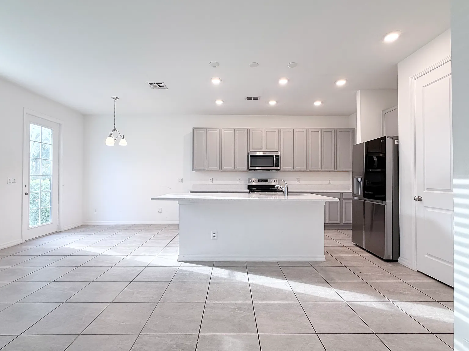 3 bed, 1653 sqft, $1,950 — Photo 4