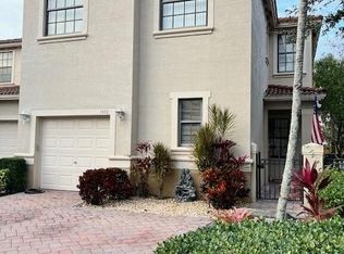 7492 Bristol Cir, Naples, FL 34120