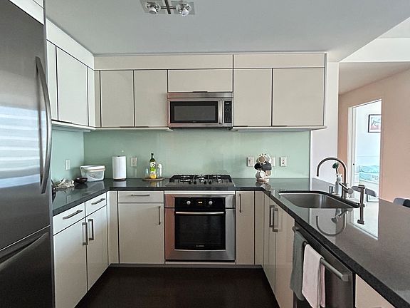 5th image of 338 Spear St Unit 16A