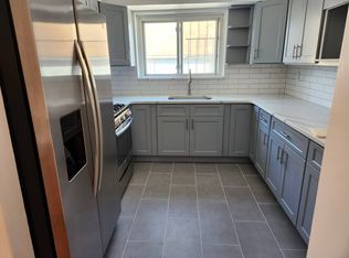 2912 Middletown Rd, Bronx, NY 10461