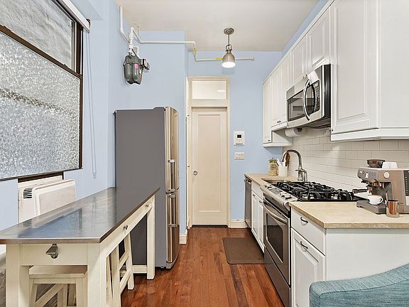 3rd image of 139 E 30th St APT 1A