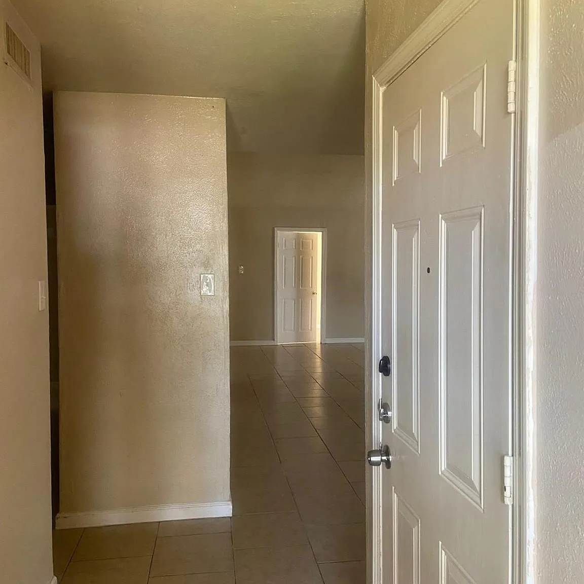 3 bed, 2.5 bath, 1649 sqft, $1,800 — Photo 3