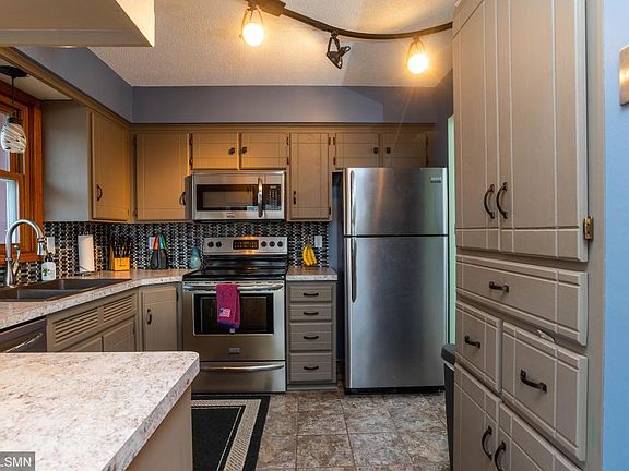 4th image of 806 123rd Ln NW