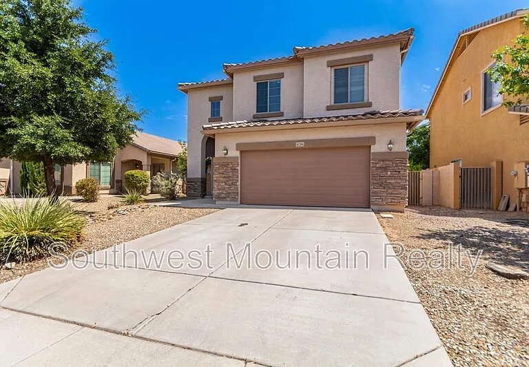 41261 W Laramie Rd — Photo 4
