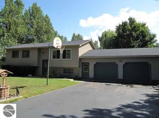 3800 Hammond Rd E, Traverse City, MI 49686