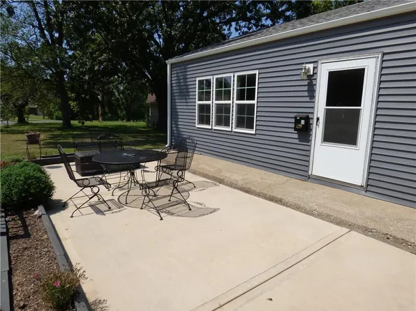 302 W 10th St, Holden, MO 64040