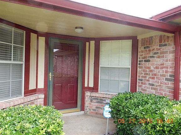 2nd image of 806 Foxridge Dr