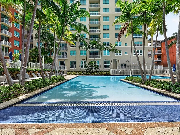 2000 N Bayshore Dr #306 — Photo 28