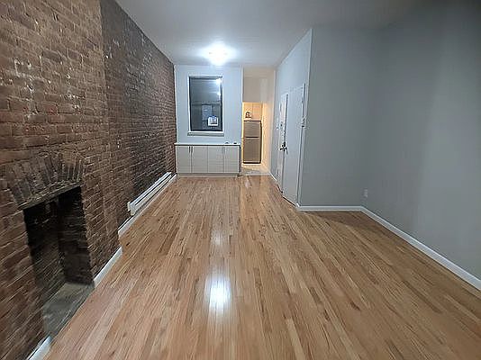 2nd image of 493 Amsterdam Ave APT 1C