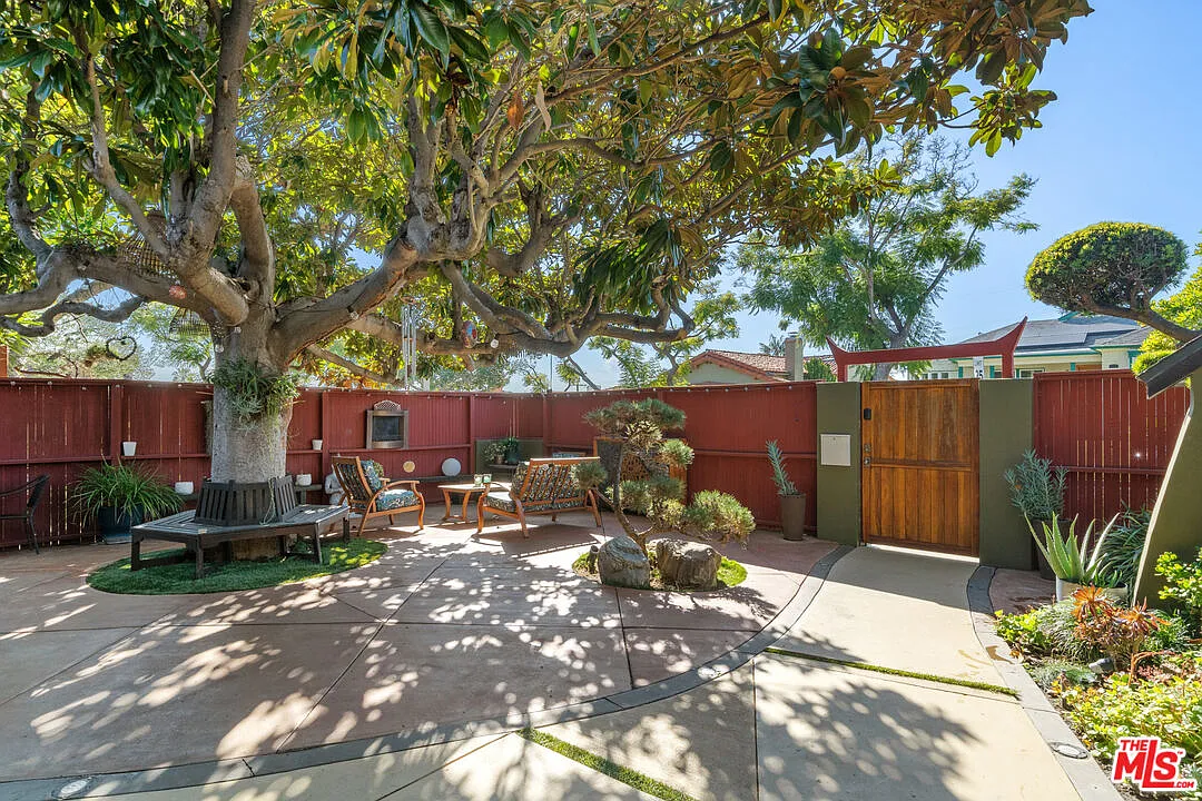 3 bed, 2.0 bath, 1833 sqft, $6,200 — Photo 4