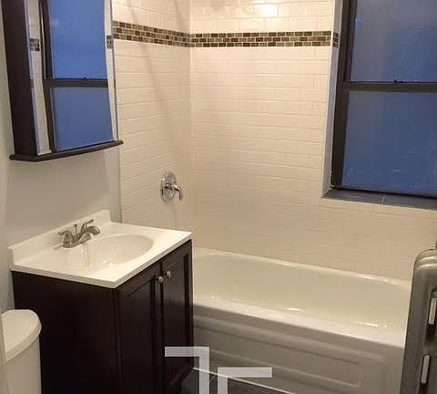 5th image of 4707 N Albany Ave #001