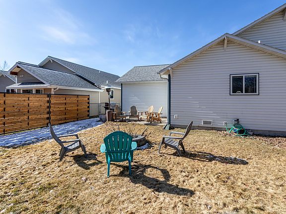 4th image of 268 Everett Ct