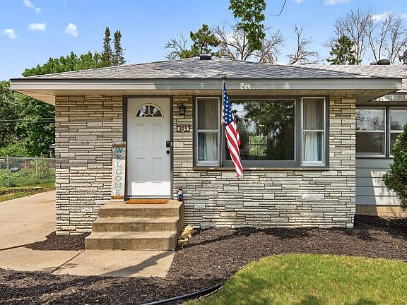 4th image of 409 Manor Dr NE