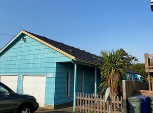 1136 SW 8th St, Newport, OR 97365